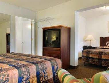 Knights Inn & Suites Seatac Airport ทัควิลา ภายนอก รูปภาพ