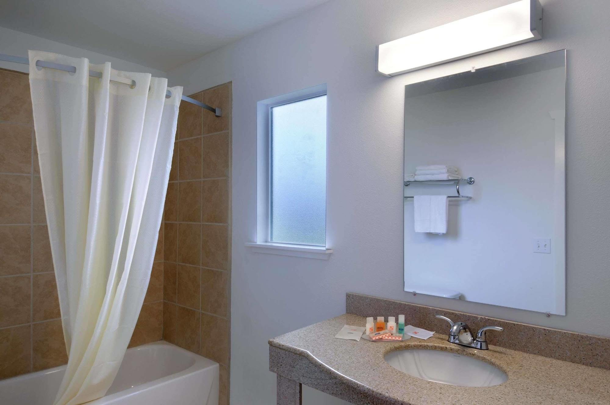 Knights Inn & Suites Seatac Airport ทัควิลา ภายนอก รูปภาพ